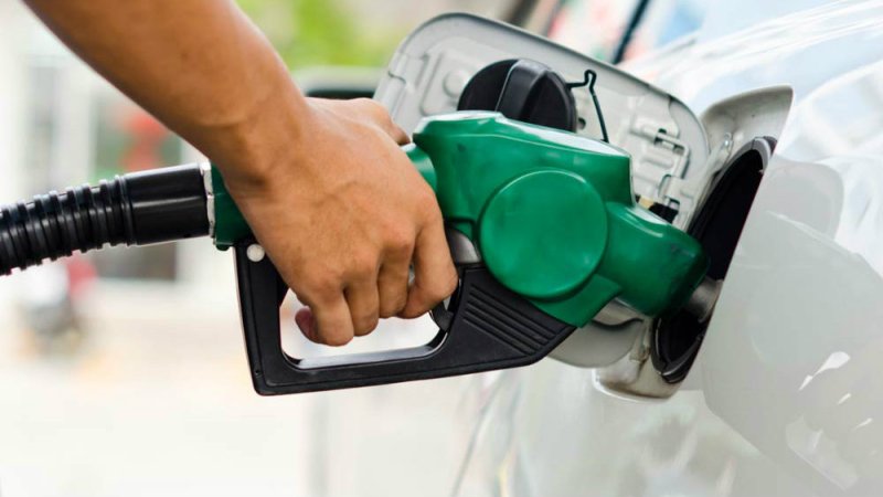 Petrobras aumenta em 2,5% preço da gasolina nas refinarias ...