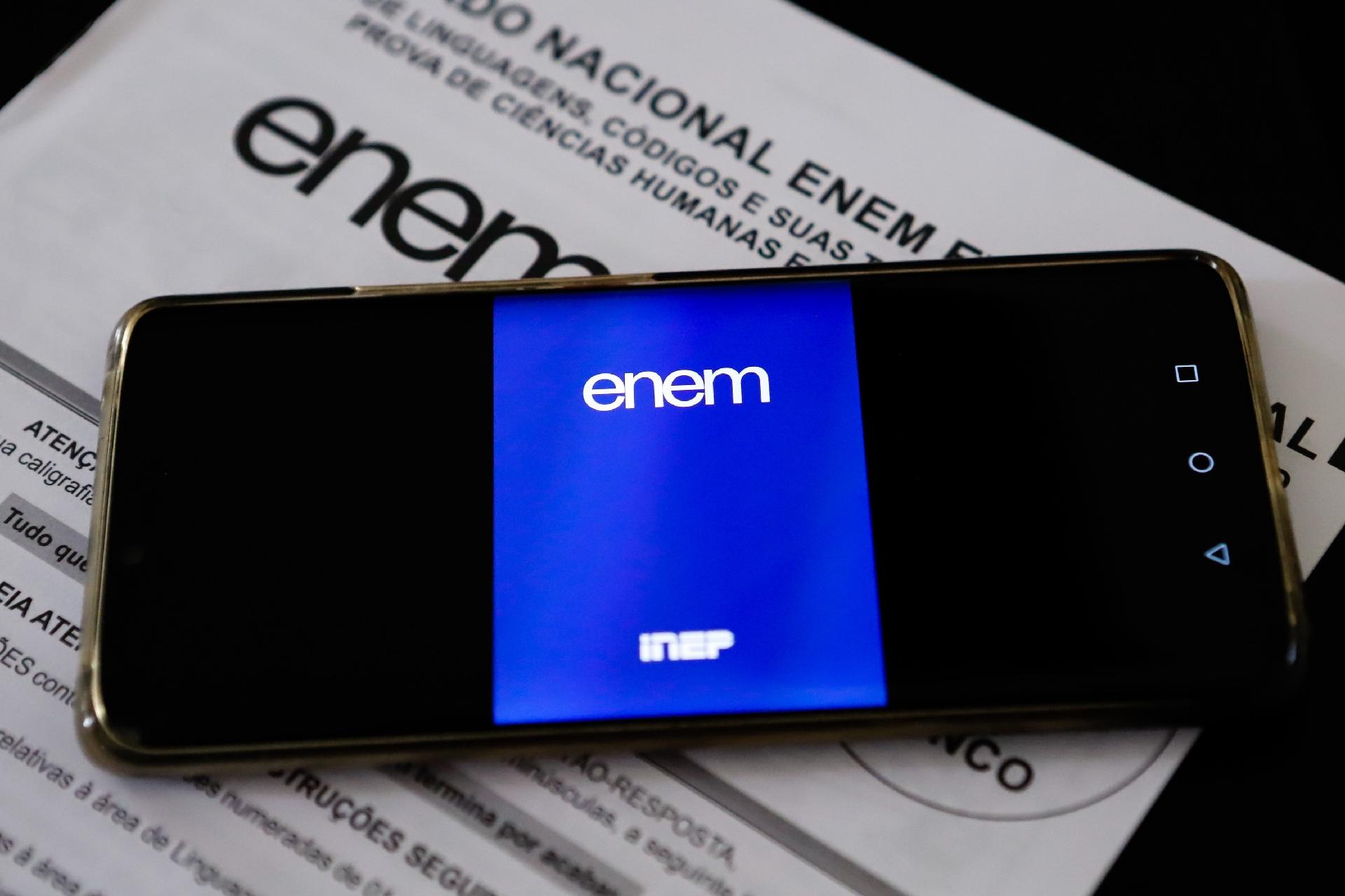 Por coronavírus, Senado aprova adiamento do Enem e de vestibulares ...