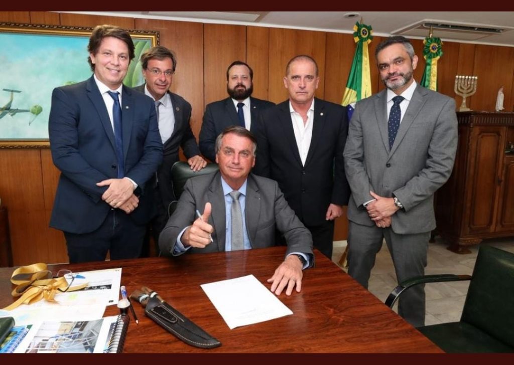 Bolsonaro muda regras do marco civil da internet e proíbe derrubar páginas  sem justa causa - OS BASTIDORES DA POLÍTICA E O GIRO POLICIAL